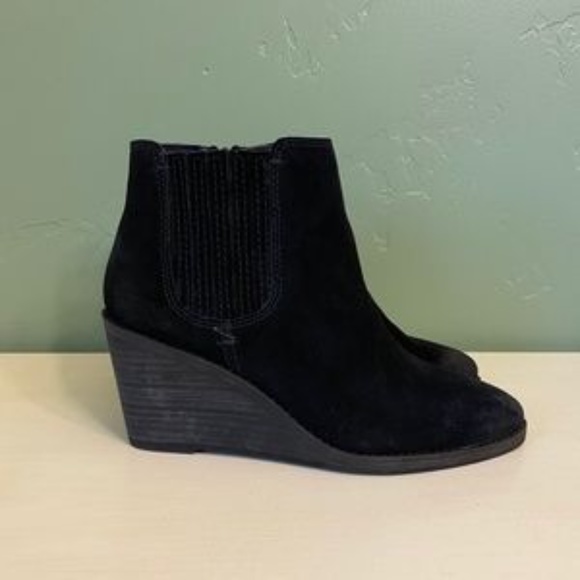 Frye and Co. Kaye Chelsea Black Bootie Size 6 - Picture 2 of 6